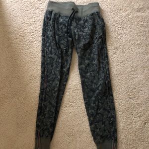 lululemon camo legging joggers with zippers